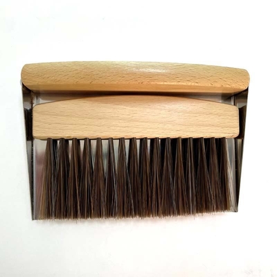 Zestaw miotły i szufelki do drewna o wymiarach 13x8x4 cm. Narzędzia do czyszczenia stołu